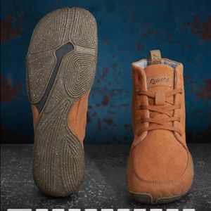 Wildling adult barefoot boots size 42